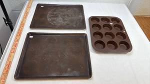 lot 68 image: Commercial Baking Set - Cookie Sheets and Muffin Pan