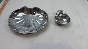 lot 75 image: Shell Design Silver Plated Serving Bowl and Dish Set