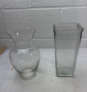 lot 80 image: Clear Glass Storage Jar with Lid