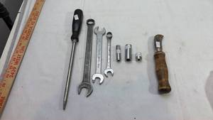 lot 85 image: Mixed Tool Lot - Wrenches, Sockets & Screwdrivers