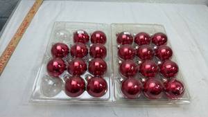 lot 113 image: Red Glass Ball Christmas Ornaments Set MISSING SOME