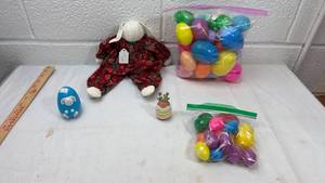 lot 119 image: Easter Decorative Bundle with Bunny Plush