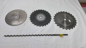 lot 167 image: Industrial Saw Blades and Auger Drill Bit Set