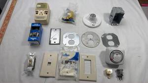 lot 168 image: Mixed Lot of Electrical Components and Timer