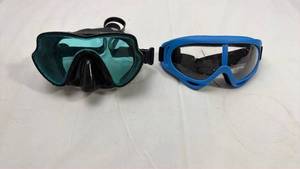 lot 191 image: Protective Sports Goggles Set - Blue and Green