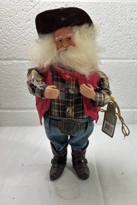 lot 204 image: Scottish Highland Decorative Doll