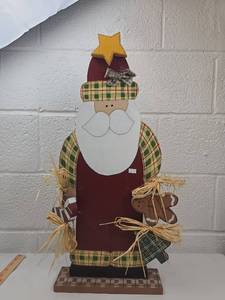 lot 212 image: Handcrafted Country Santa Wood Decoration