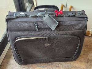 lot 234 image: Samsonite Rolling Garment Bag