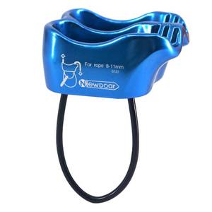 lot 170 image: NewDoar Climbing Abseiling Belay Device Professional ATC Rappelling Descender 25KN V-grooved Safety Equipment(Blue)