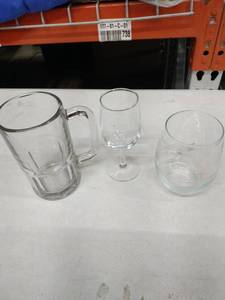lot 18512 image: Set of 3 Drinking Glasses