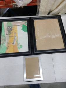 lot 18534 image: Set of 3 Picture Frames