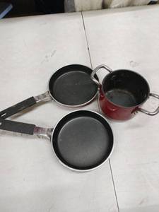 lot 18544 image: Set of 3 Mini Kitchen Pans