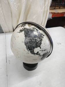 lot 18549 image: Decorative Mini World Globe