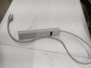 lot 18575 image: 6 Outlet Extender