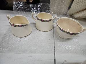 lot 18576 image: Porcelain Tea Set with Sugar and Creamer bowls - 9 Tea Cups