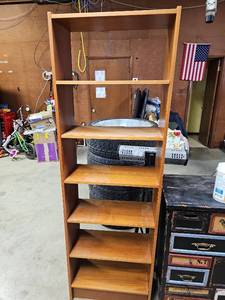 lot 18610 image: 6 Shelf Backless Bookshelf