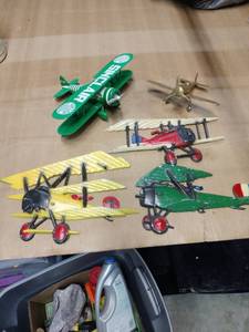 lot 18624 image: Lot of Miscellaneous Plane Decorations