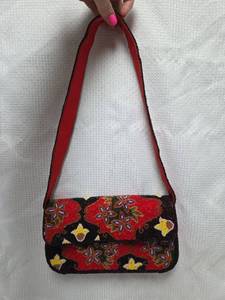 lot 1 image: Red Floral Beaded Evening Bag
