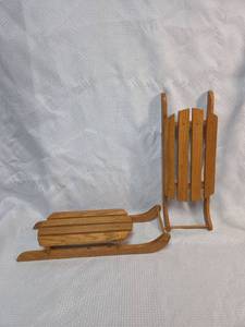 lot 5 image: Wooden Decorative Snow Sleds