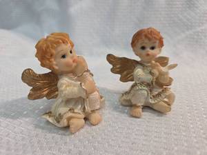 lot 29 image: Decorative Cherub Figurine with Gold Wings