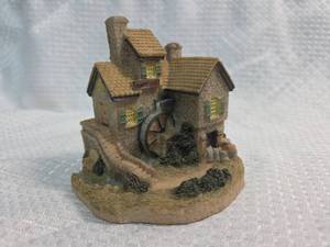 lot 32 image: Duffys Mill Miniature Building