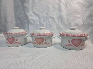 lot 33 image: Pink Heart Pattern Mini Pots with Lids - Set of 3
