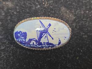 lot 40 image: Dutch Windmill Delft Blue Brooch