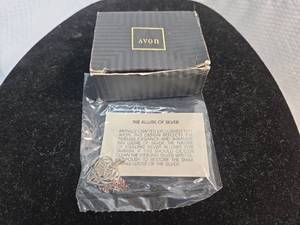 lot 44 image: Avon Sterling Silver Pendant - The Allure of Silver Collection
