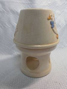 lot 47 image: Adorable Ceramic Duck Candle Holder