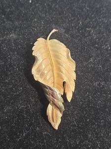 lot 75 image: Trifari Gold Tone Leaf Brooch
