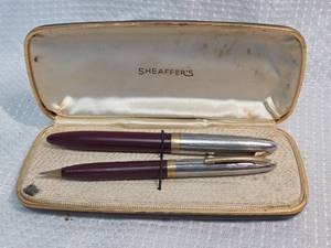 lot 86 image: Vintage Sheaffers Pen Set with Case