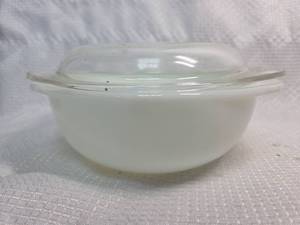 lot 90 image: Pyrex White Milk Glass Bowl with Lid