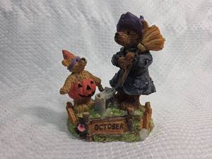 lot 92 image: Halloween Bear October Figurine