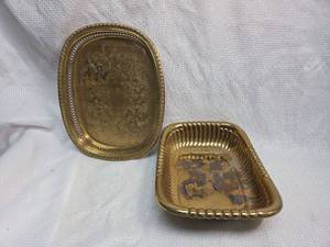 lot 118 image: Decorative Brass Serving Trays Set
