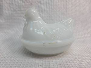 lot 122 image: White Milk Glass Hen on Nest Dish