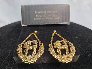lot 124 image: Avon Gold-Tone Horse and Floral Wreath Pierced Earrings
