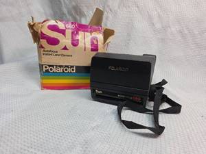 lot 135 image: Polaroid Sun 660 Autofocus Instant Camera