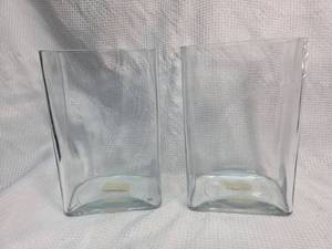 lot 139 image: Pier 1 Clear Glass Rectangle Vases - Set of 2