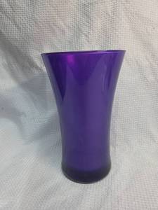 lot 140 image: Purple Glass Vase