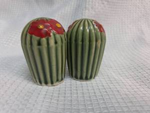 lot 145 image: Ceramic Cactus Salt and Pepper Shakers