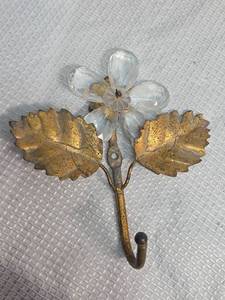 lot 155 image: Gorgeous Metal Flower Hook