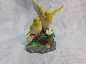 lot 159 image: Yellow Canary Birds Figurine with Water Lily