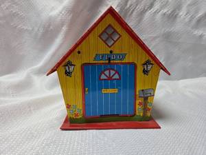 lot 175 image: Fidos Musical Dog House Swiss Music Box