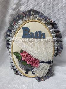 lot 180 image: Decorative Bath Wall Hanging