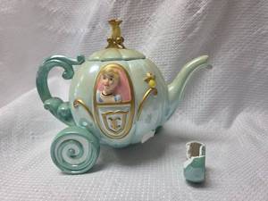 lot 199 image: Disney Cinderella Carriage Teapot