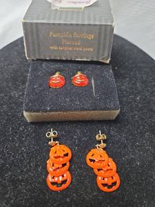 lot 204 image: Halloween Jack-o-Lantern Earring Set