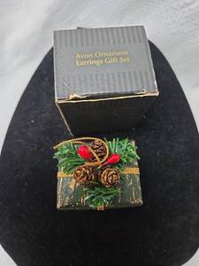lot 208 image: Avon Crystal Marquise Earrings with Holiday Box