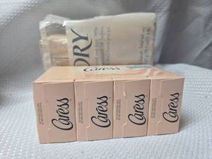 lot 215 image: Multi packs of Ivory and Caress soaps