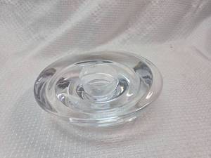 lot 263 image: Clear Glass Round Candle Holder