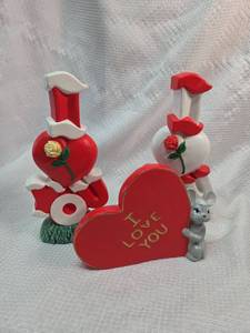 lot 271 image: Valentines Day Love Mouse and Heart Figurines